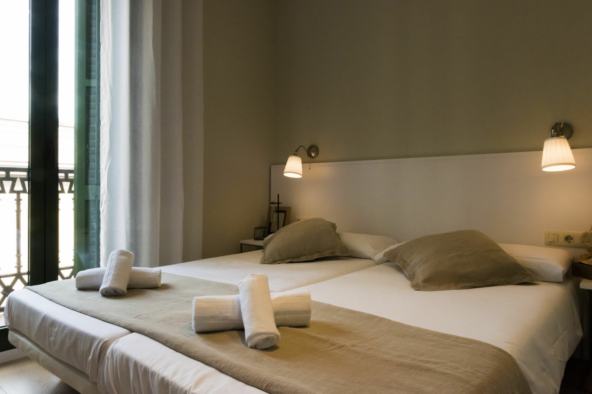 Four Petals Barcelona Boutique Apartments Exterior photo