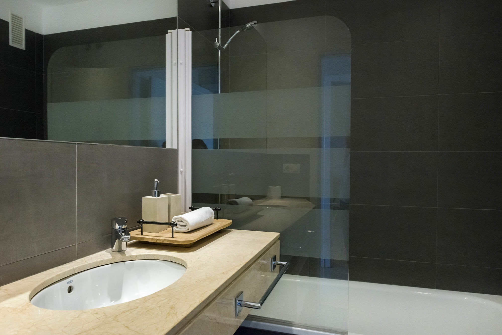 Four Petals Barcelona Boutique Apartments Exterior photo